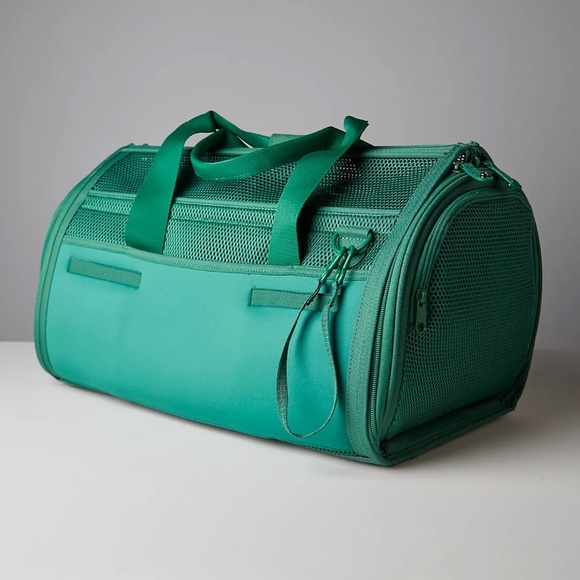 Wild One Travel Dog Carrier Green (Spruce) with Detachable Strap - Picture 9 of 10